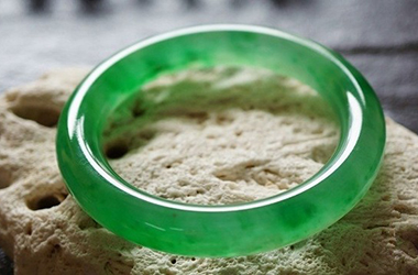 翡翠加工护理之清洗与养护？